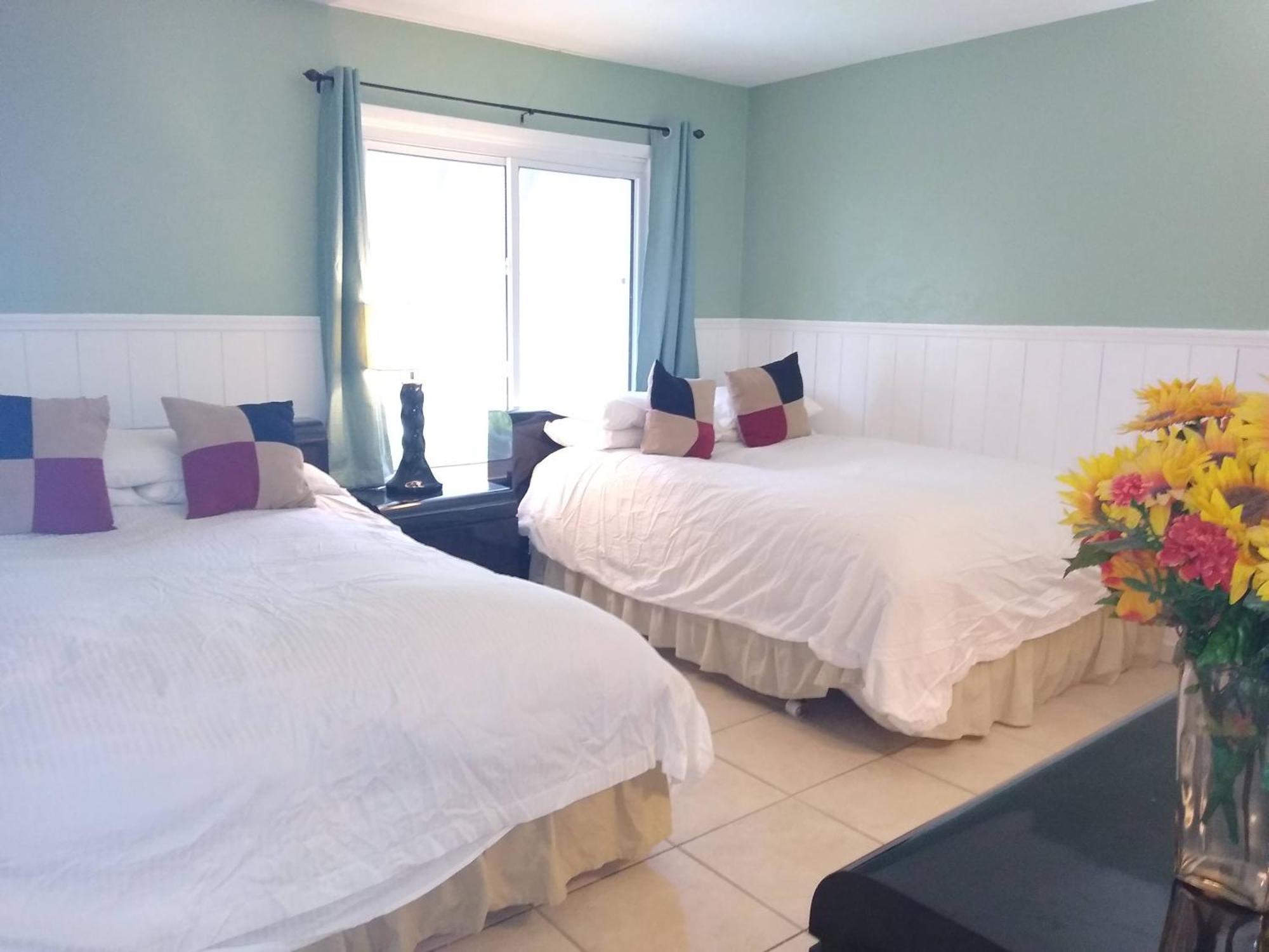 Affordable Two Bedroom Tropical Condo - Private Beach, Pools, Hot Tub Сент-Пітерсбург Екстер'єр фото