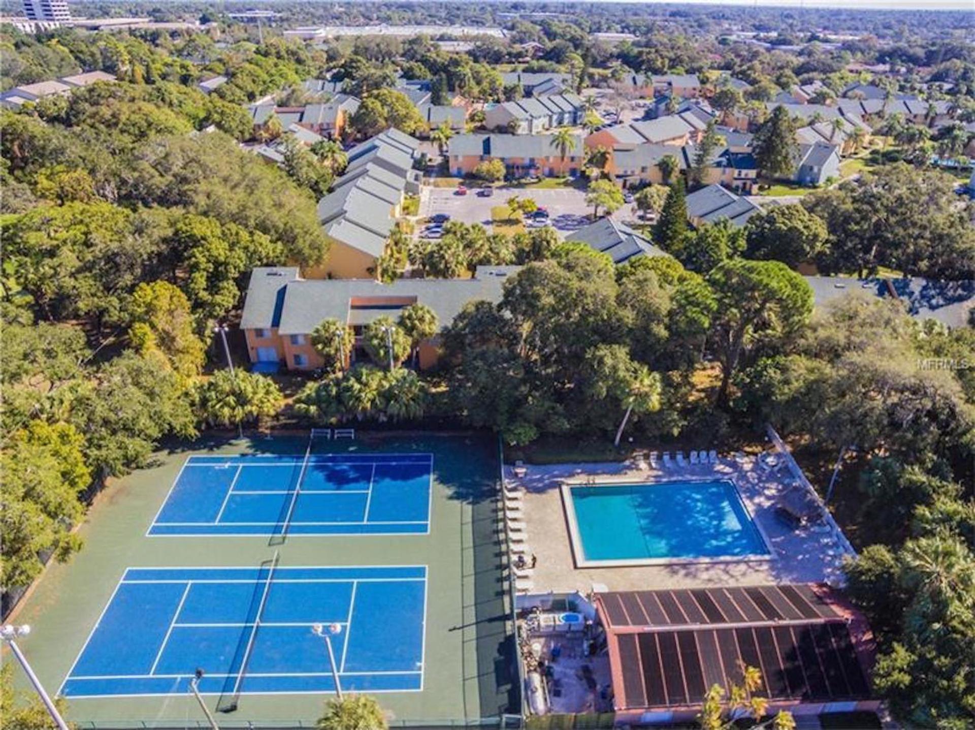 Affordable Two Bedroom Tropical Condo - Private Beach, Pools, Hot Tub Сент-Пітерсбург Екстер'єр фото