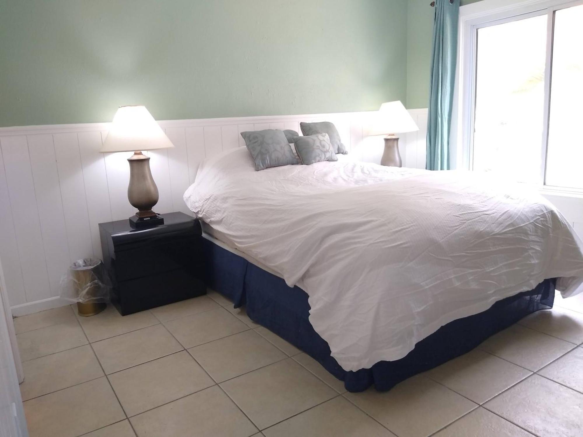 Affordable Two Bedroom Tropical Condo - Private Beach, Pools, Hot Tub Сент-Пітерсбург Екстер'єр фото