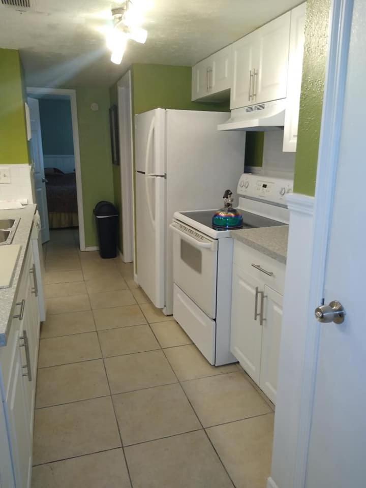 Affordable Two Bedroom Tropical Condo - Private Beach, Pools, Hot Tub Сент-Пітерсбург Екстер'єр фото
