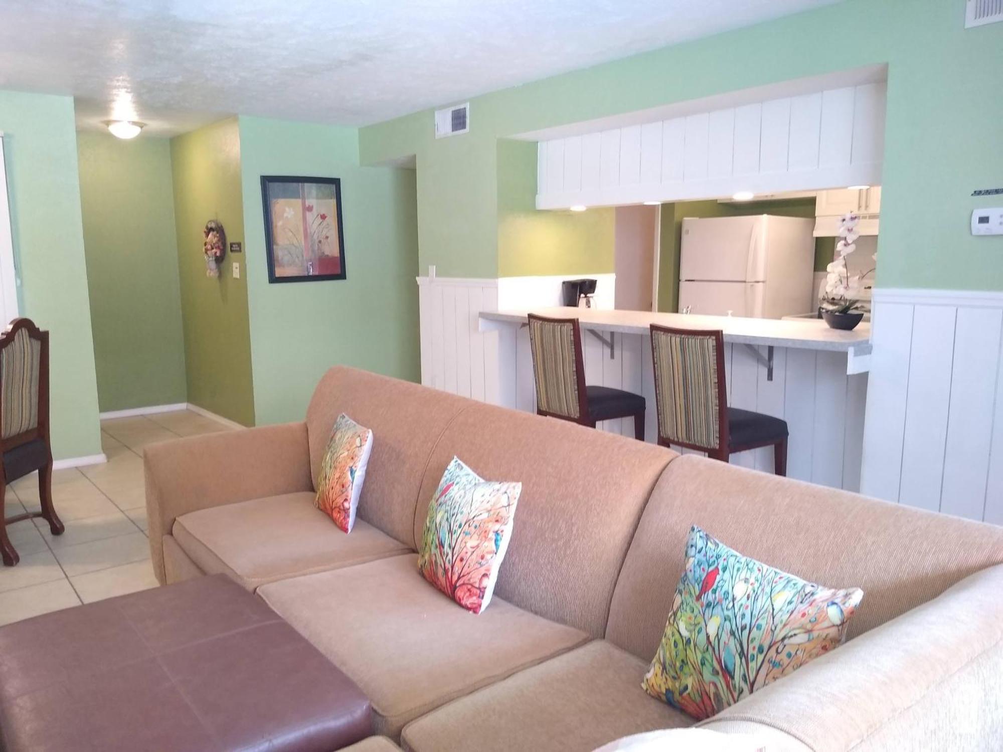 Affordable Two Bedroom Tropical Condo - Private Beach, Pools, Hot Tub Сент-Пітерсбург Екстер'єр фото