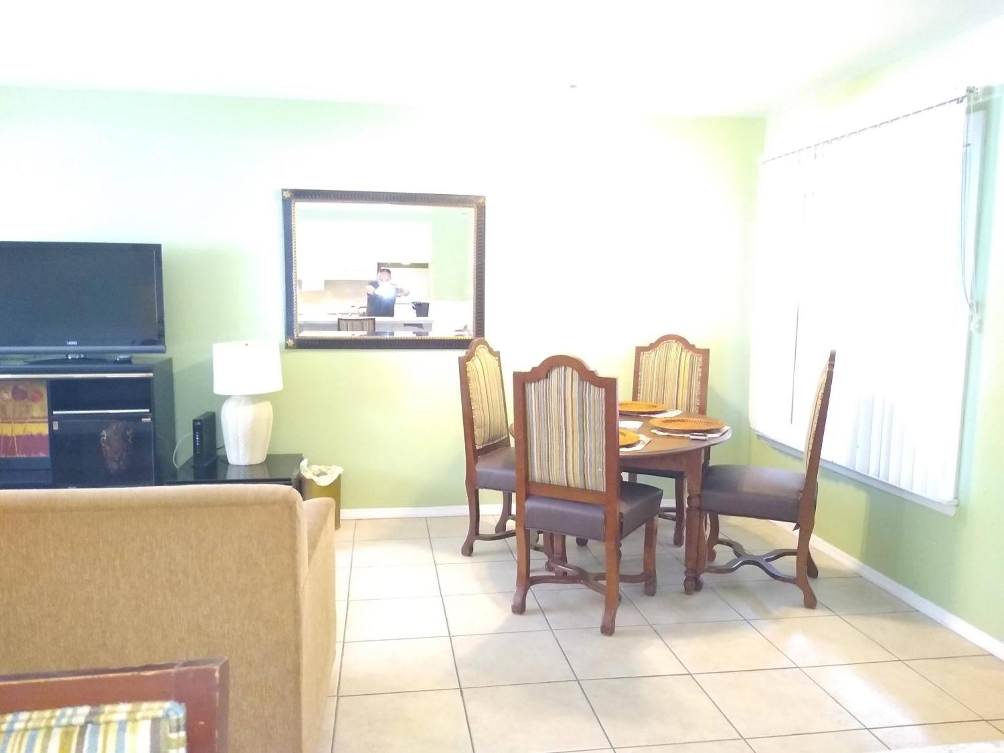 Affordable Two Bedroom Tropical Condo - Private Beach, Pools, Hot Tub Сент-Пітерсбург Екстер'єр фото