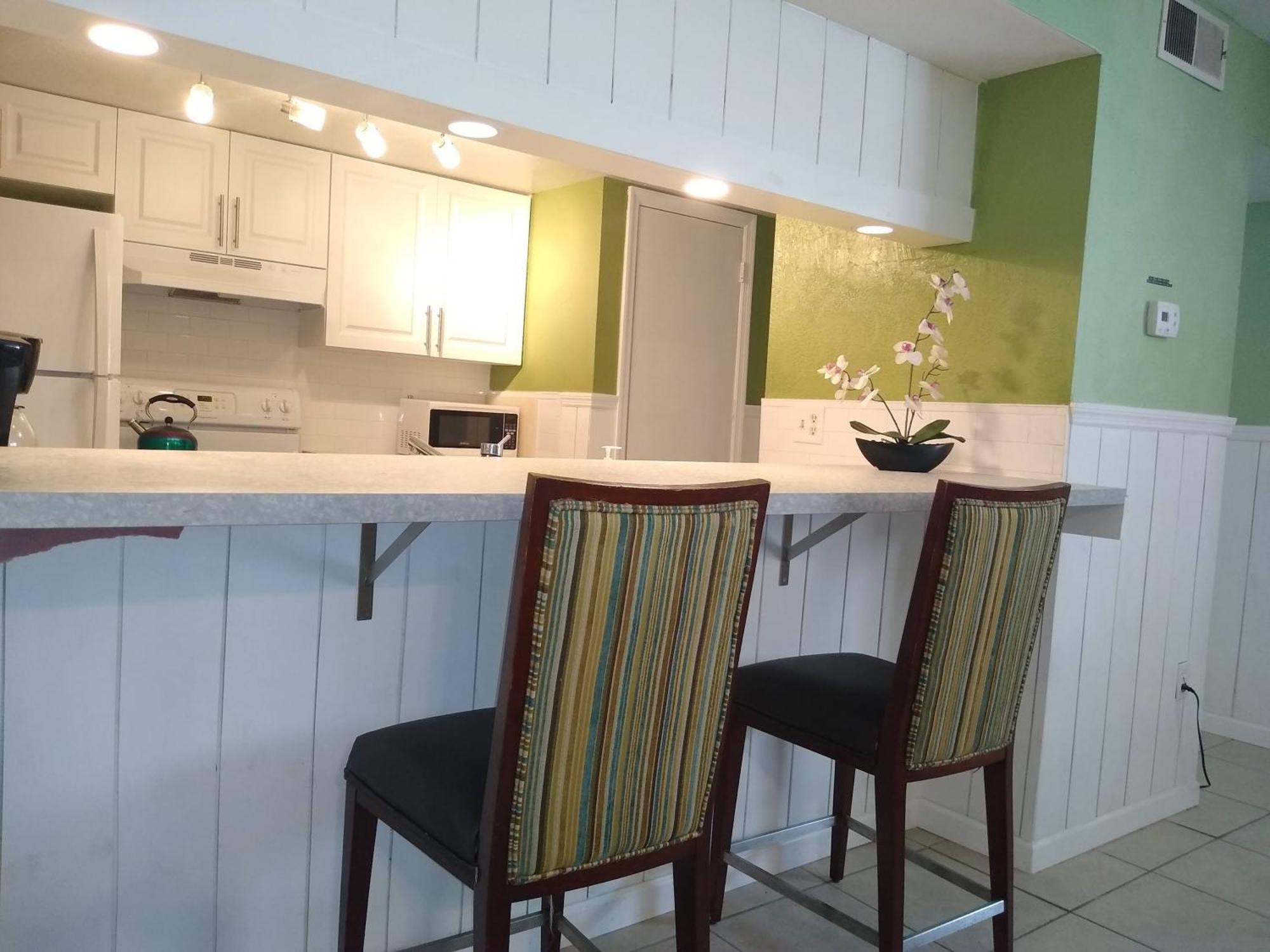 Affordable Two Bedroom Tropical Condo - Private Beach, Pools, Hot Tub Сент-Пітерсбург Екстер'єр фото